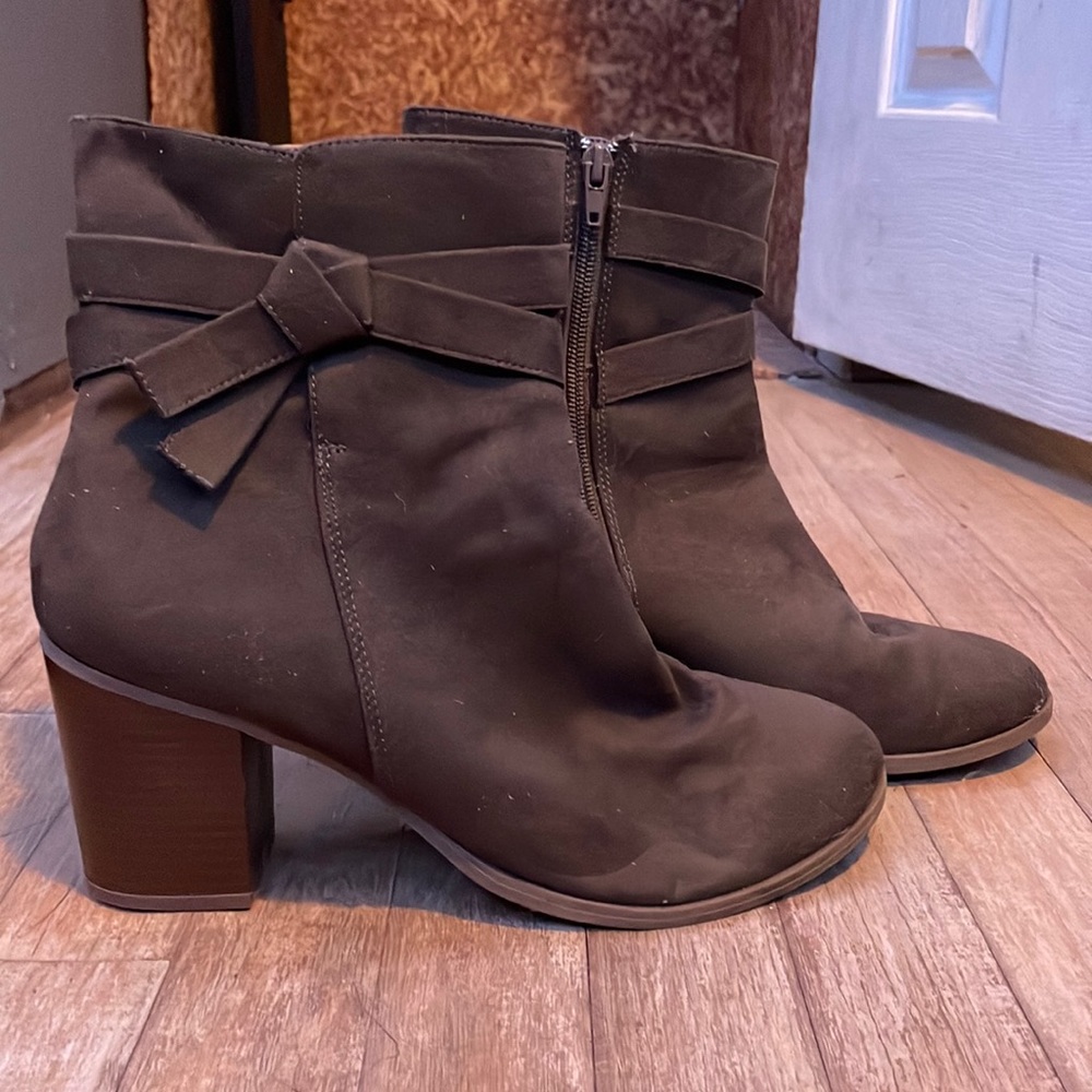 American Eagle- size 10- brown heels